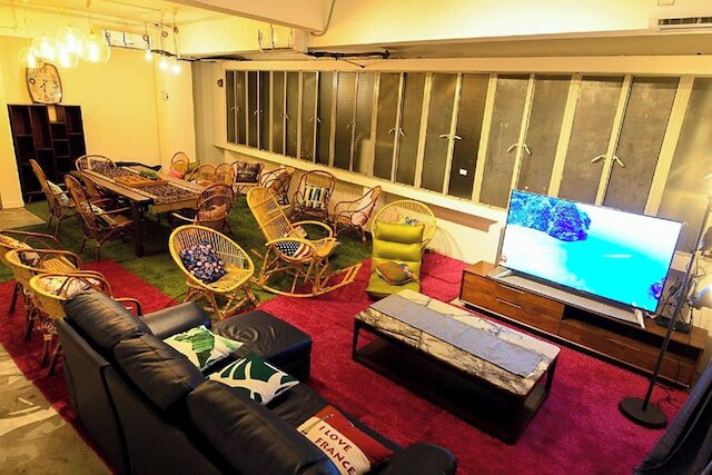 シャ ラ ラ ホステル