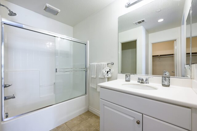 プライベート エントリー コージー スイート ウィズ パティオ バス キチネット