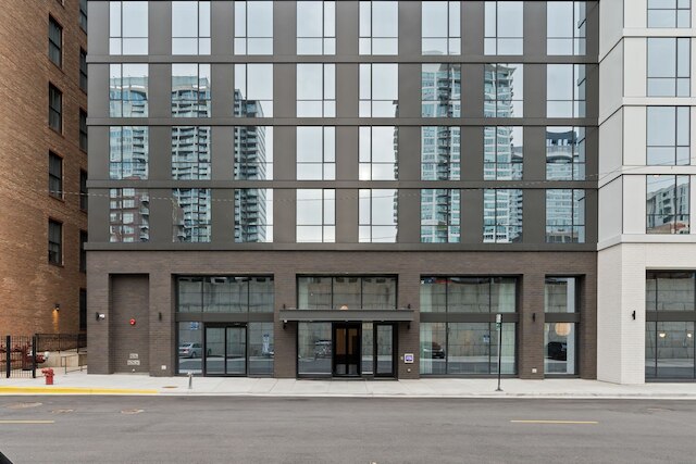 3 Bed 3 Bath High Rise With Gym Amenities