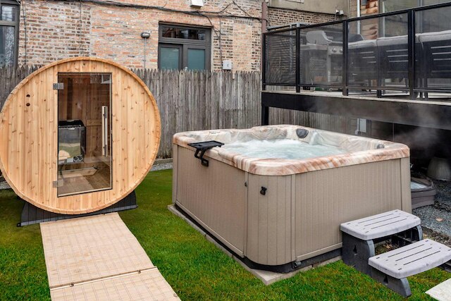 Stunning 5BR Home With 2 Rooftops Sauna Hot Tub