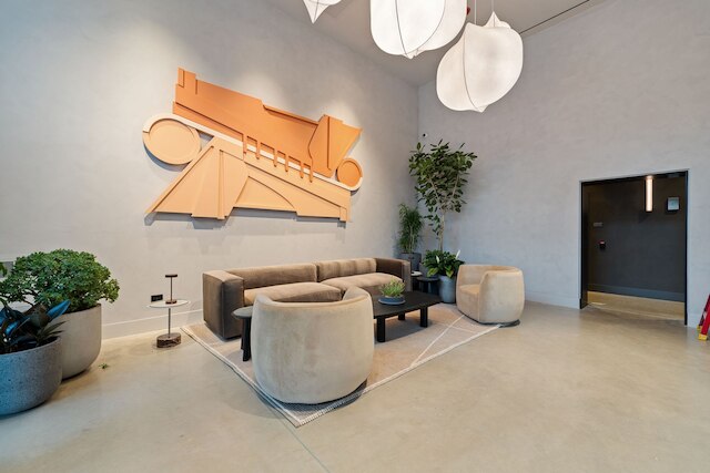 Luxury 3 Bed 3 Bath High Rise With Gym Amenities