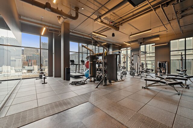 Luxury 3 Bed 3 Bath High Rise With Gym Amenities