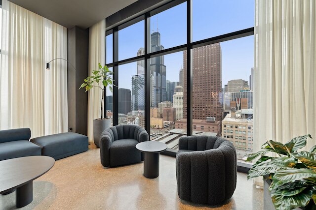 Luxury 3 Bed 3 Bath High Rise With Gym Amenities