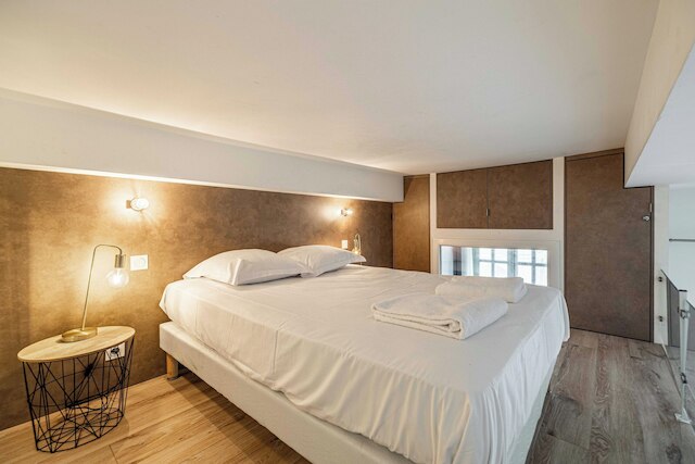 A/C Mezzanine Apt 2br/4p - Place Garibaldi