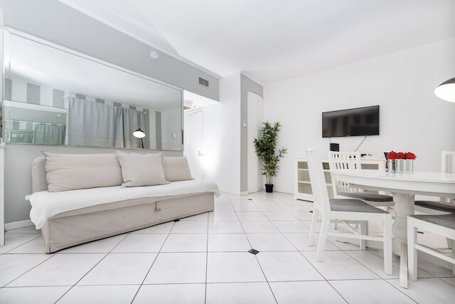 Collins Beach Apartments