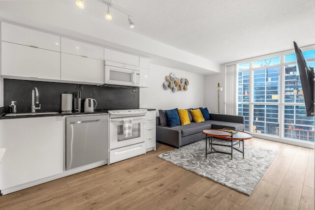 Toronto Harbour Suites