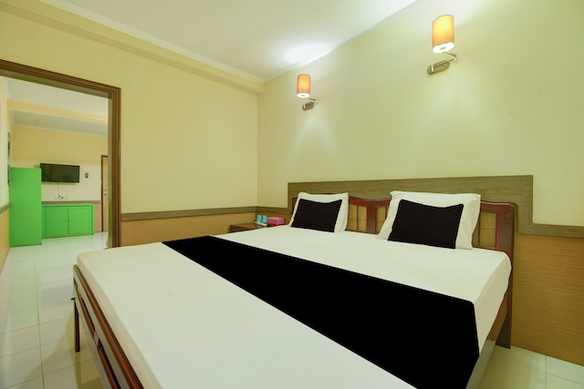 ホテル O マカッサル ニア パンタイ ロサリ フォーマリー ホテル ティアラ サリ