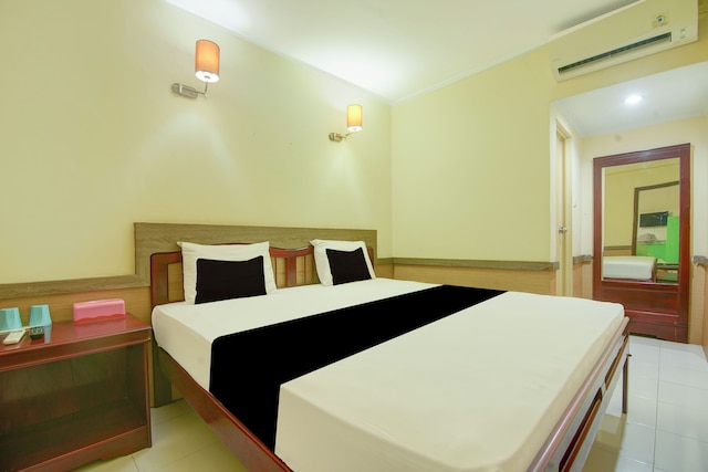 ホテル O マカッサル ニア パンタイ ロサリ フォーマリー ホテル ティアラ サリ