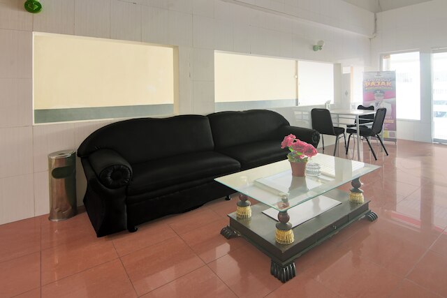 ホテル O マカッサル ニア パンタイ ロサリ フォーマリー ホテル ティアラ サリ