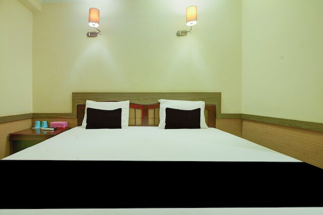 ホテル O マカッサル ニア パンタイ ロサリ フォーマリー ホテル ティアラ サリ