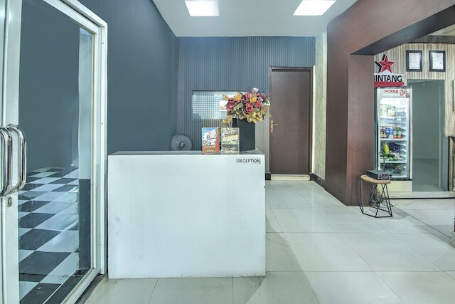 OYO 94781 Hotel Lucky Inn Makassar