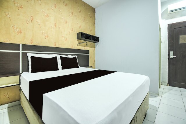 OYO 94781 Hotel Lucky Inn Makassar