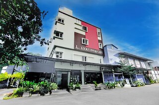 OYO 94781 Hotel Lucky Inn Makassar