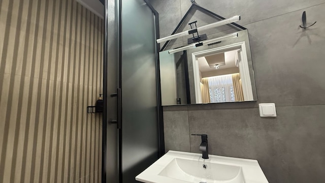 モナスティラキ 110 スーパーホスト ハブ