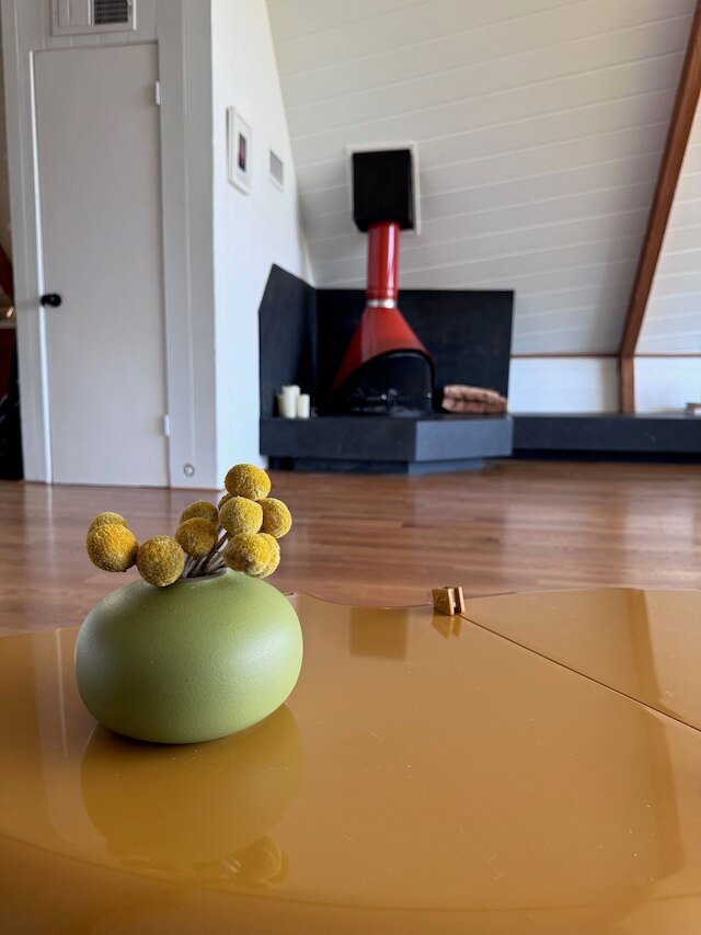 Iconic Gesner Boat House w View of Hollywood Sign