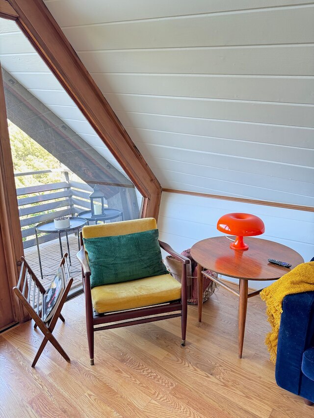 Iconic Gesner Boat House w View of Hollywood Sign