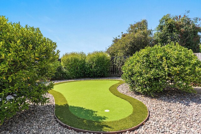 ポイント ロマ ホーム ウィズ プッティンググリーン, ファイアピット + ゲームルーム & ビーチアクセス ゾラ ストリート バイ アヴァントステイ