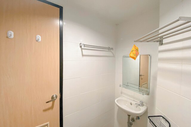 Brown Toned 1Br Without Living Room Apartment At The Alton