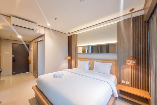 Warm And Minimalist Studio Apartment At Patraland Amarta