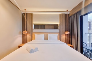 Warm And Minimalist Studio Apartment At Patraland Amarta