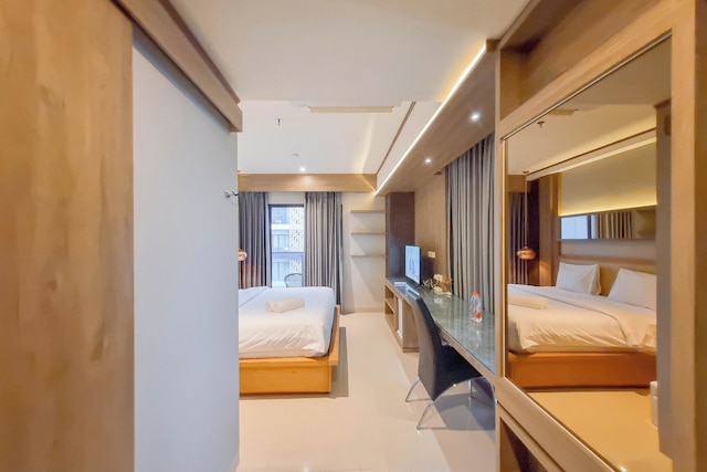 Warm And Minimalist Studio Apartment At Patraland Amarta