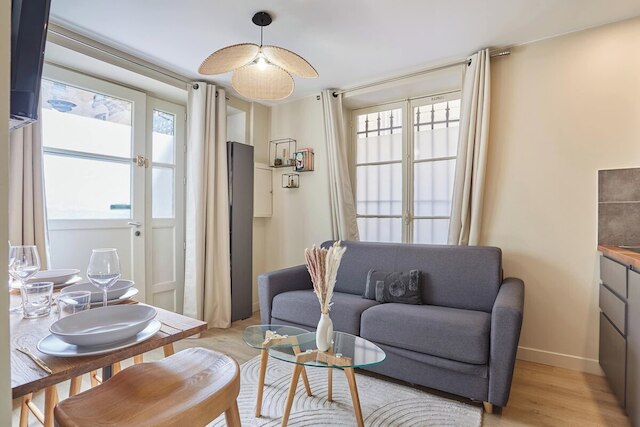 アパートメント イン ザ センター オブ パリ / モンマルトル