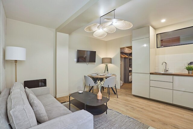 アパートメント イン ザ センター オブ パリ/モンマルトル