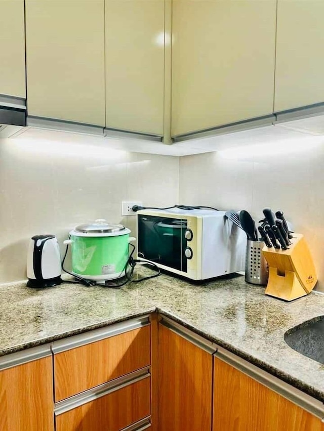 1br condo at mactan near the baech