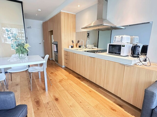 A Chic 2BR Apt Across From Southern Cross Station