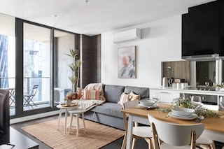 A Cozy 2BR Apt on Spencer St With Free Parking