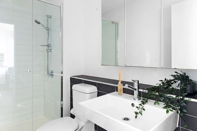 A Cozy 2BR Apt on Spencer St With Free Parking