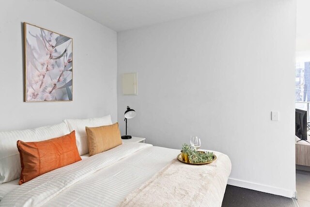 A Cozy 2BR Apt on Spencer St With Free Parking