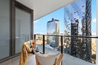 Modern Apartment Steps From Central Station