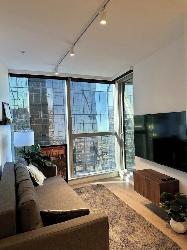 A Comfy Apt Next to Southern Cross