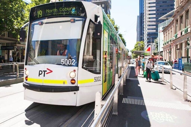 A Comfy 2BR Apt, 5-min Walk To Melbourne Central