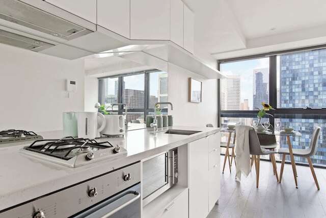 A Comfy & Stylish Apt Near Melbourne Central & QV