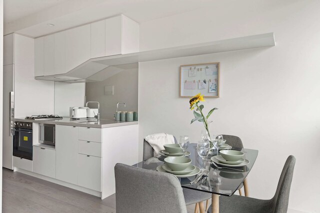 A Comfy & Stylish Apt Near Melbourne Central & QV