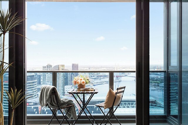 A Cozy 2BR Apt With Harbour Views, Free Parking