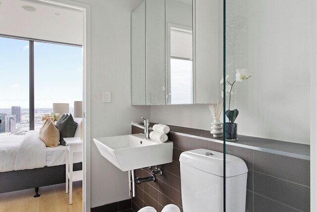 A Cozy 2BR Apt With Harbour Views, Free Parking