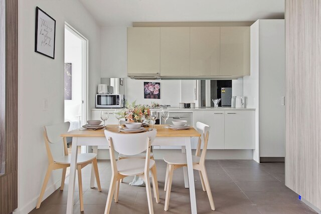 A Cozy 2BR Apt With Harbour Views, Free Parking