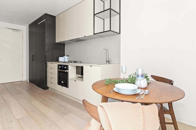 ア 2ベッドルーム アパートメント イン パークビル ニア ザ メルボルン ズー