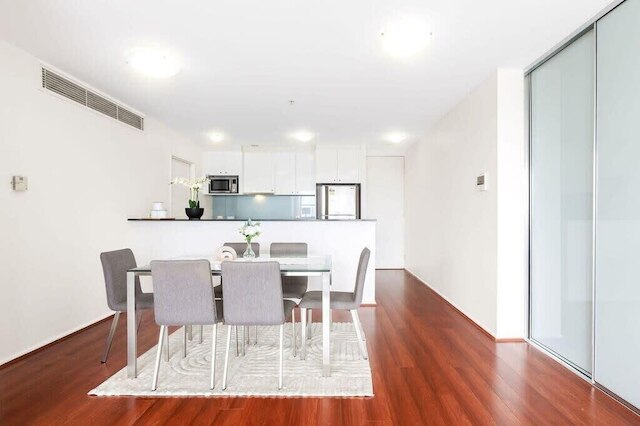 A Comfy & Spacious 2BR Apt Harbour View