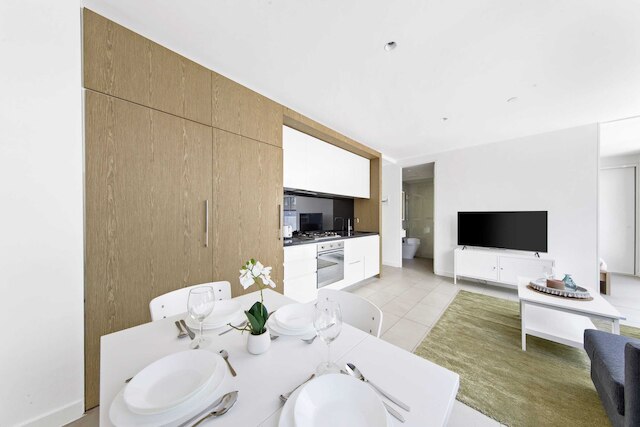 ア シック アパートメント ウィズ ア ラージ バルコニー ネクスト トゥ グランプリ