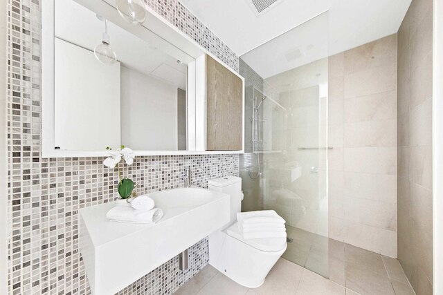 ア シック アパートメント ウィズ ア ラージ バルコニー ネクスト トゥ グランプリ