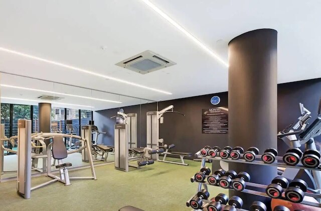 ア シック アパートメント ウィズ ア ラージ バルコニー ネクスト トゥ グランプリ