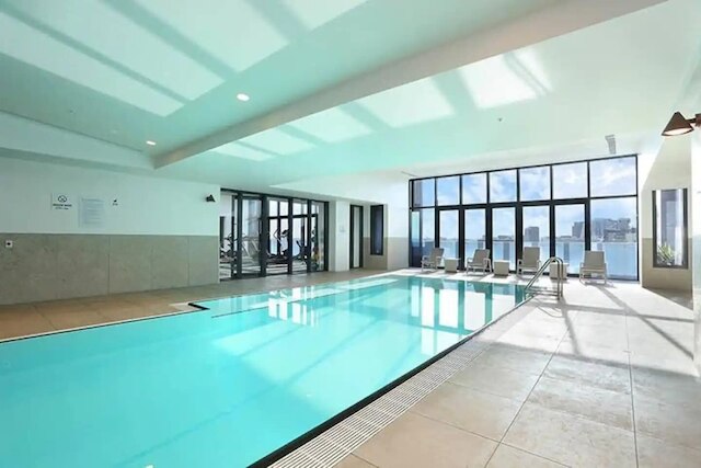 City View 2br, Free Parking, Bright & Central Apt