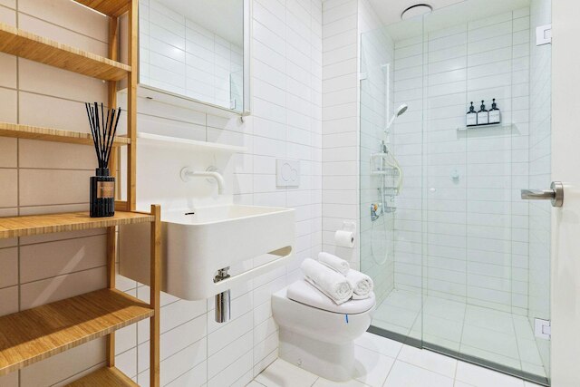 City View 2br, Free Parking, Bright & Central Apt