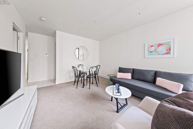 City View 2br, Free Parking, Bright & Central Apt