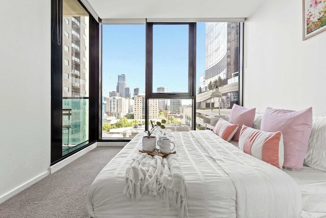 Chic City Views Modern Comfort Near Southern Cross