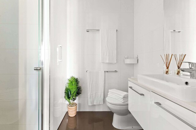 Chic City Views Modern Comfort Near Southern Cross